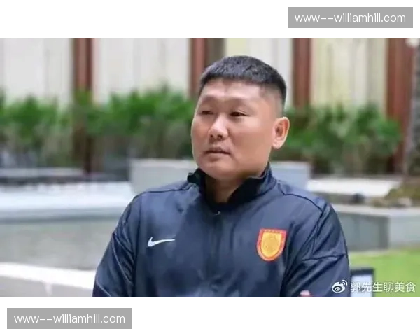 重庆铜梁龙刘建业临场调整，五后卫变四后卫激活前场兵力